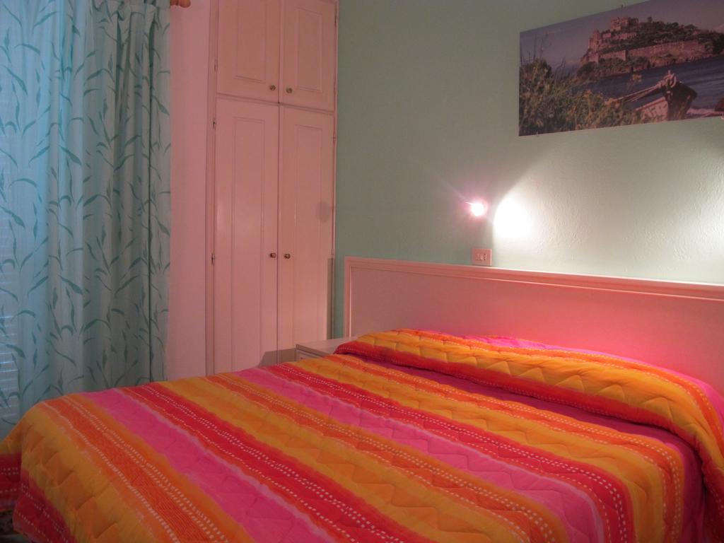 Forio di Ischia Aparthotel Villa Marinu חדר תמונה