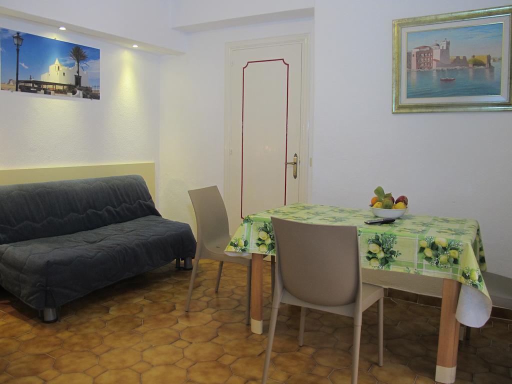 Forio di Ischia Aparthotel Villa Marinu חדר תמונה